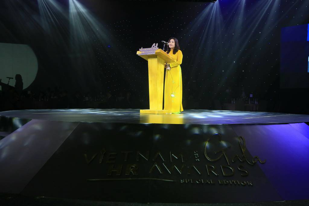 Ms. Nguyá»
n Thá» HÃ â Deputy Minister of Ministry of Ministry of Labour â Invalids and Social Affairs is giving her speech