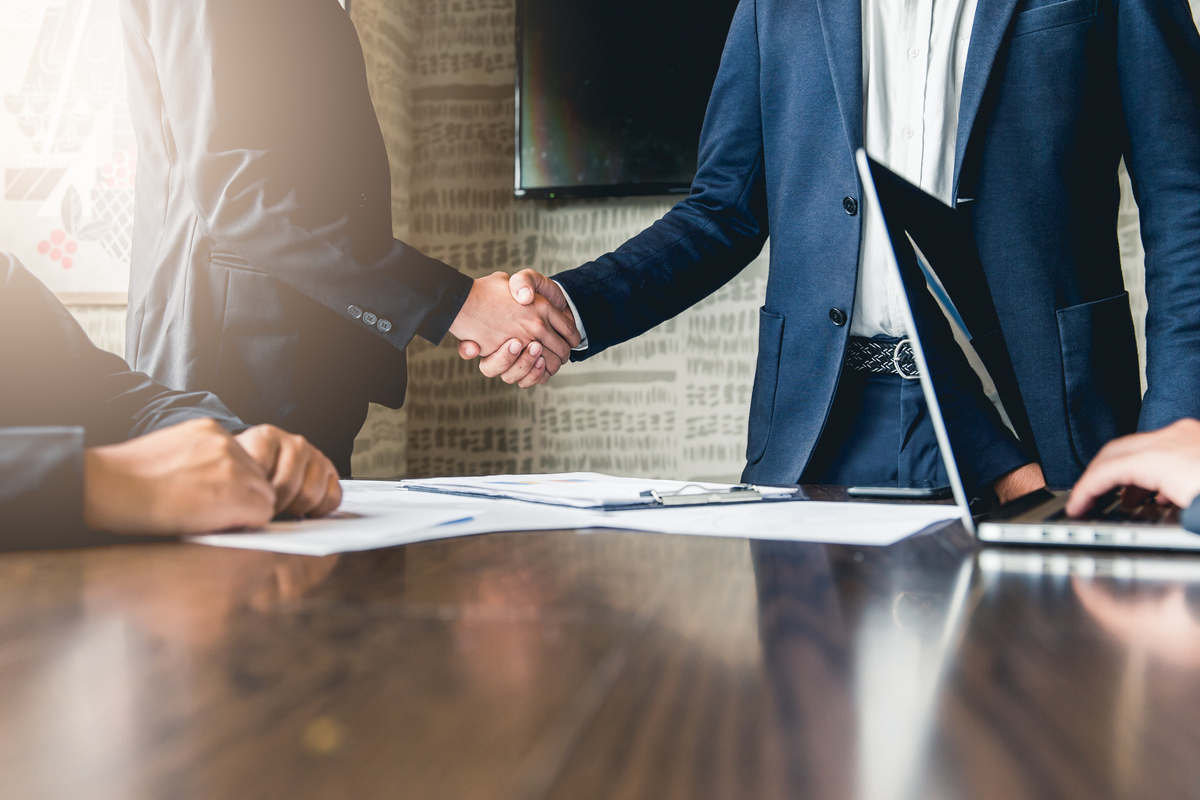 What does a legal advisor do?