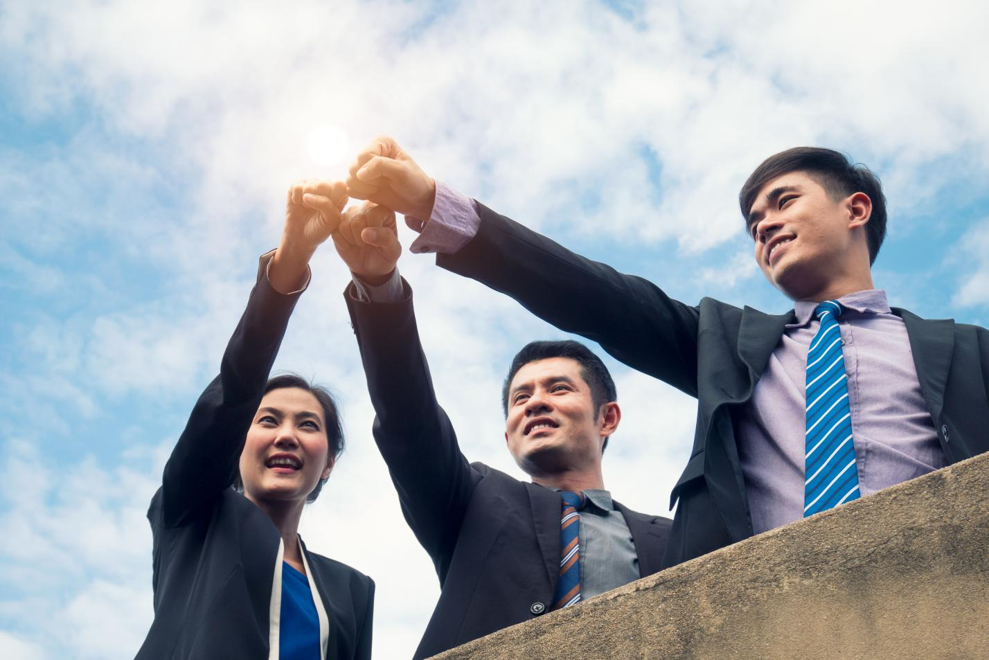 Các đối tác tính lương có thể trở thành trợ thủ đắc lực trong việc tư vấn chuẩn bị giấy phép lao động cho người nước ngoài ở Hà Nội.