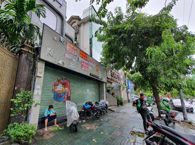 Covid-19 khiến nhiá»u nhà hà ng Äóng cá»a, doanh nghiá»p ngừng hoạt Äá»ng, bắt buá»c há» phải chia tay nhiá»u nhân sá»±