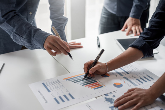 Các doanh nghiá»p nên lá»±a chá»n hợp tác cùng má»t ÄÆ¡n vá» tư vấn nhân sư Äá» váºn hà nh má»t cách trÆ¡n tru hÆ¡n.