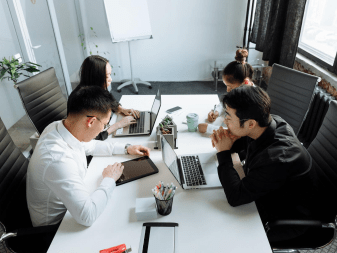 Thiếu Nhân Sự High-tech, Doanh Nghiệp Làm Sao Chuyển Đổi Số?