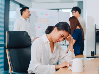 Gen Z Được Quan Tâm Nhất, Còn Gen Y 'Gánh Việc Còng Lưng' Thì Sao?