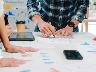 Làm Gì Khi Nhân Sự Dịch Chuyển Hàng Loạt Vào Cuối Năm?