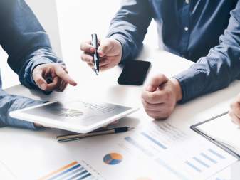 How to Design an Adaptive Organization? 