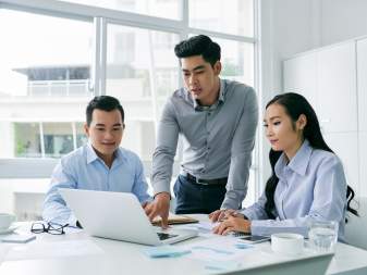 Even Hollywood Filmmakers Use HR Outsourcing Service, should Other Businesses Give it a Try?