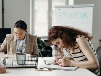 Ý Nghĩa của Bình Đẳng Nghề Nghiệp cho Nữ Giới với Vấn Đề Bình Đẳng Lương