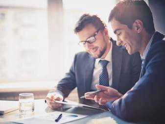 Outsourced Payroll Processing vs. Payroll Software: What to Choose?