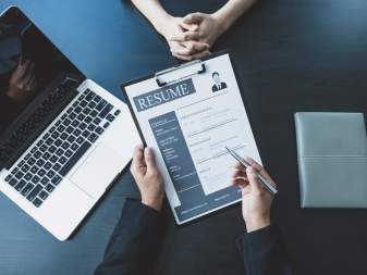 The Attraction of a Headhunter Agency to Businesses