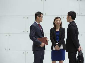 Các Dịch Vụ Dành Cho Người Nước Ngoài Làm Việc Tại Việt Nam