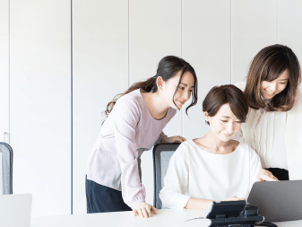 Covid-19 đang tạo áp lực hay mang đến thêm cơ hội việc làm cho phụ nữ?